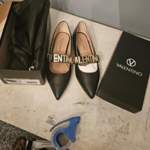 Valentino VLTN Black Leather Pointed-Toe Flats - Image 5