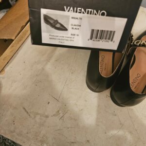 Valentino VLTN Black Leather Pointed-Toe Flats - Image 8